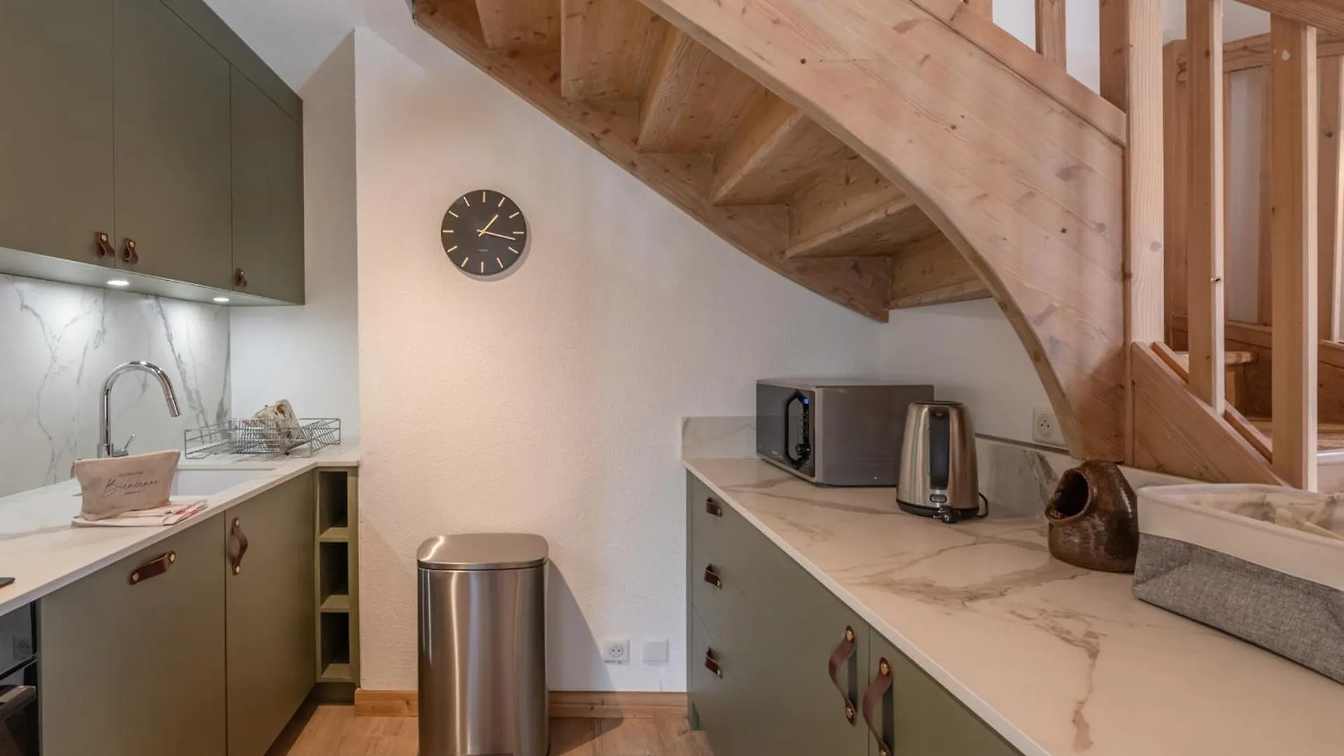 Duplex Lumineux 4 Chambres, Proche Centre Et Pistes, Terrasse Se, Garage Prive, Services Inclus - Fr-1-754-4 Morzine 0*,  France