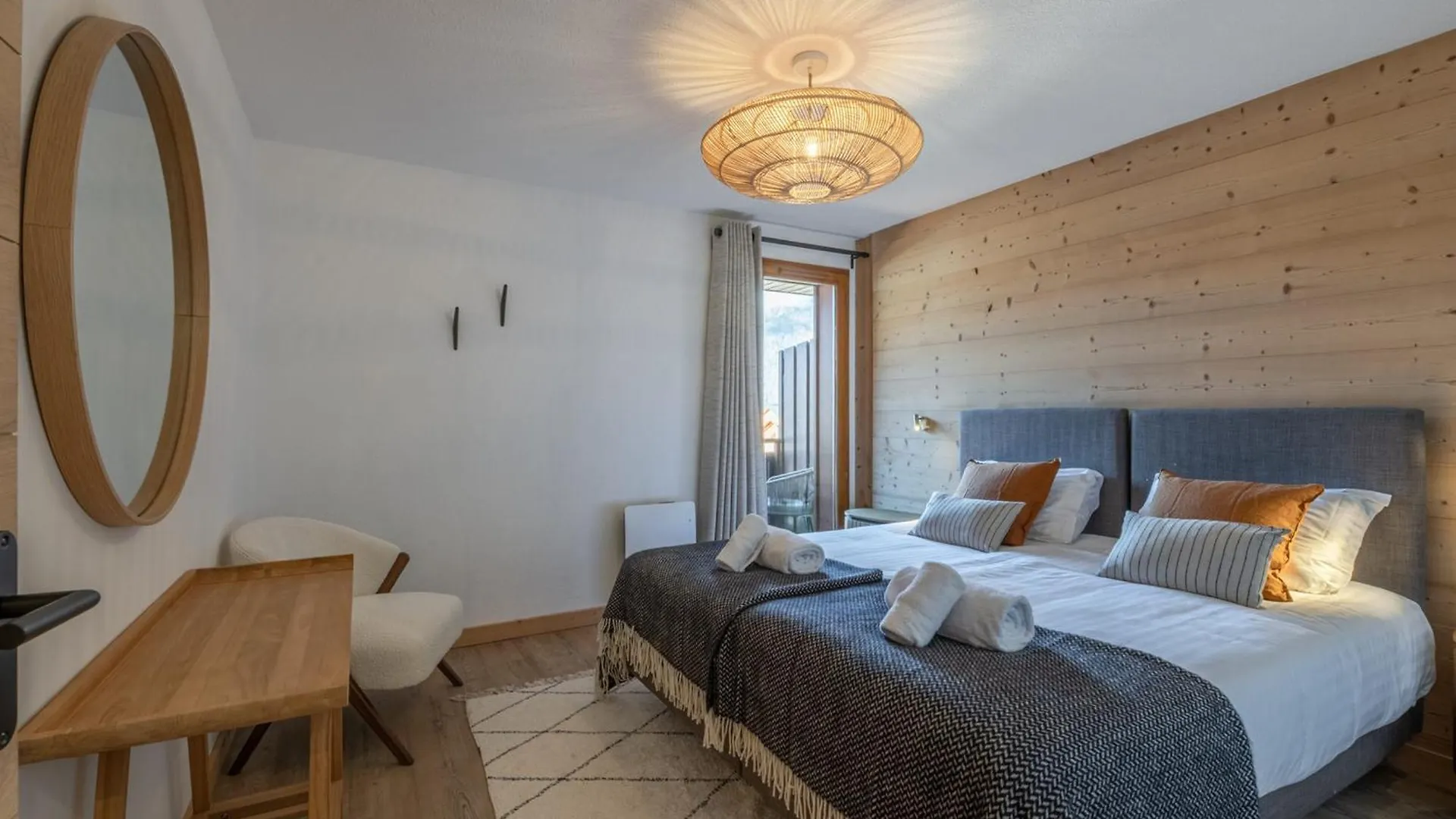 Duplex Lumineux 4 Chambres, Proche Centre Et Pistes, Terrasse Se, Garage Prive, Services Inclus - Fr-1-754-4 Morzine 0*,  France